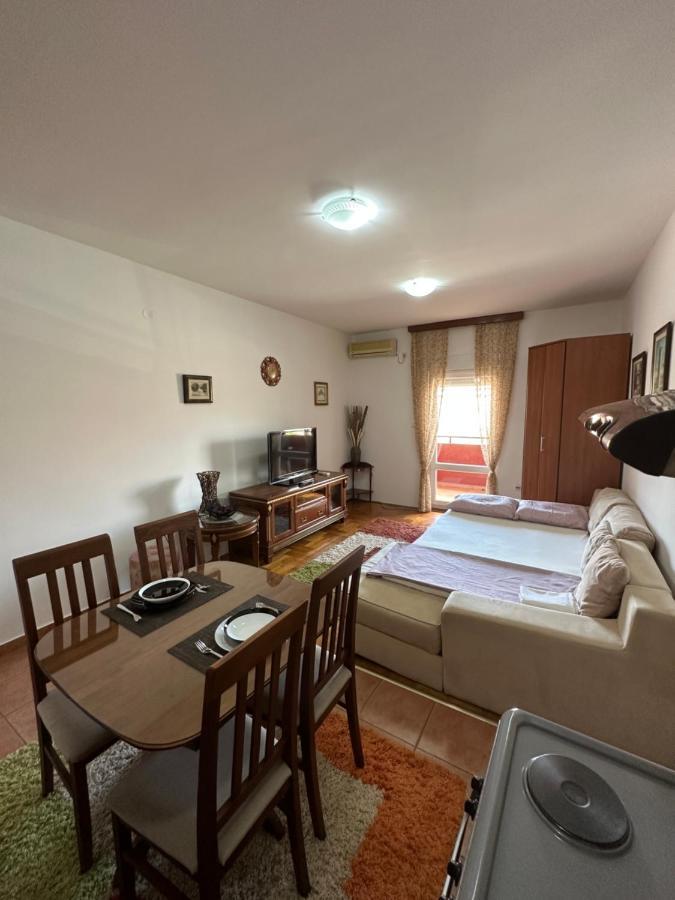 Bella Apartman Podgorica Buitenkant foto